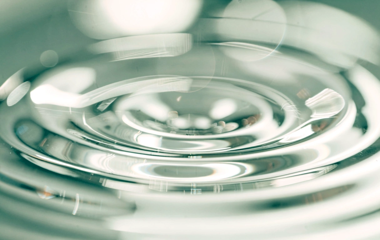 Abstrakt vattenreflektion